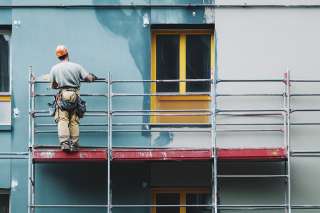 Foto: Bauarbeiter auf Baugerüst