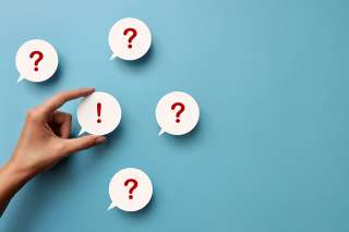 Foto: Ruf- und Fragezeichen